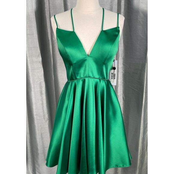 NWT JOVANI Sz.0 Satin Emerald Green Fit & Flare Cocktail Party Formal Dress - Picture 1 of 12